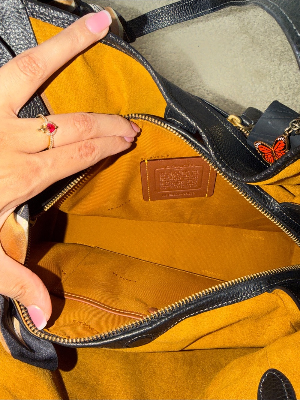 Coach Black Pebbled Leather BELLA/LORI Shoulder Bag with Gold Accents - Picture 4 of 8